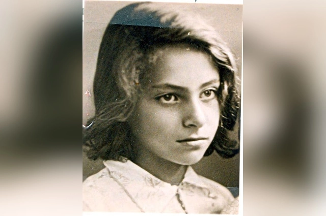  Александра Голкова из Симферополя, 17 лет. Расстреляна в противотанковом рве на 10-м км шоссе Симферополь-Феодосия.