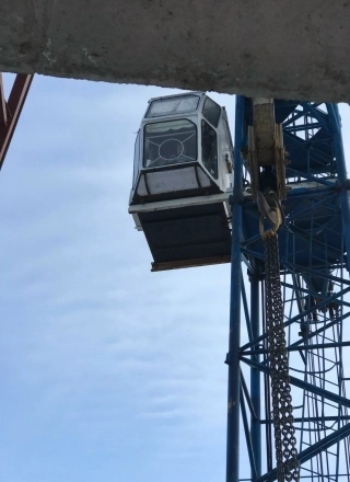 Главное для крановщицы - слаженная работа с бригадой на земле