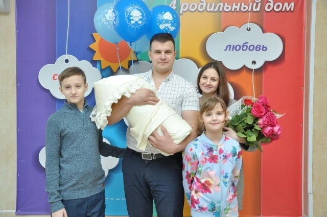 Сергей со своей семьёй.