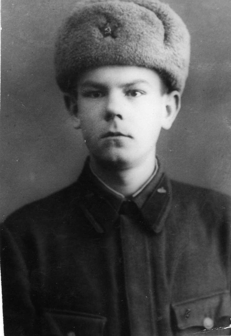 Степан Зимкин, «славный дед- танкист» здесь совсем юный. 