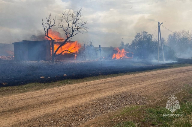 В деревне Старая Бисарка Сарапульского района огонь вспыхнул 3 мая.