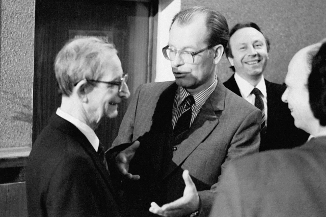 молодой физик выбрал местом своей работы закрытое КБ в город Саров.