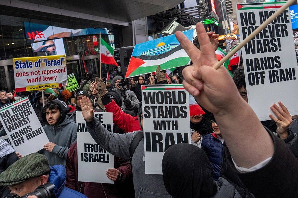 Протесты против войны с Ираном в Нью-Йорке.