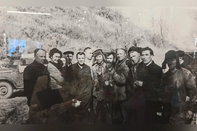 Гагарин на рыбалке в&nbsp; Сакмарском районе Оренбургской области. 12 октября 1962 года.