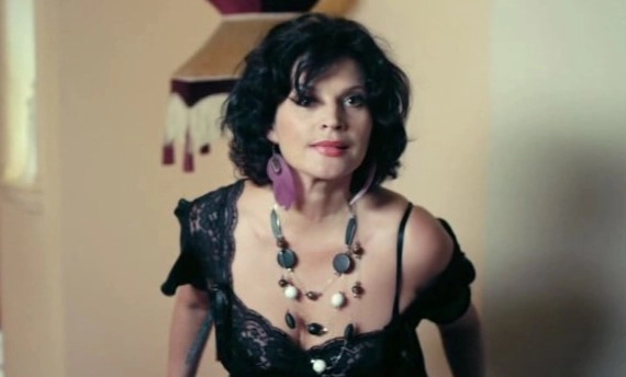 Елена Гольянова в сериале «СашаТаня», 2013-2026 г. г.