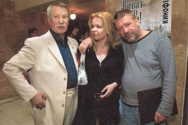 Иван Краско (слева), Андрей Краско и его жена Наталья.