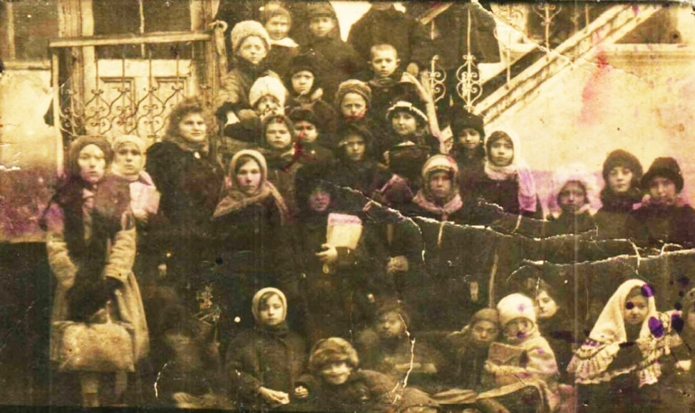 Татарская школа в Старом городе Симферополя, конец 20-х гг.