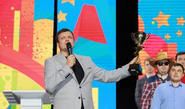 Сценарист, ведущий, руководитель КВН Чувашии Роман Сергеев. 