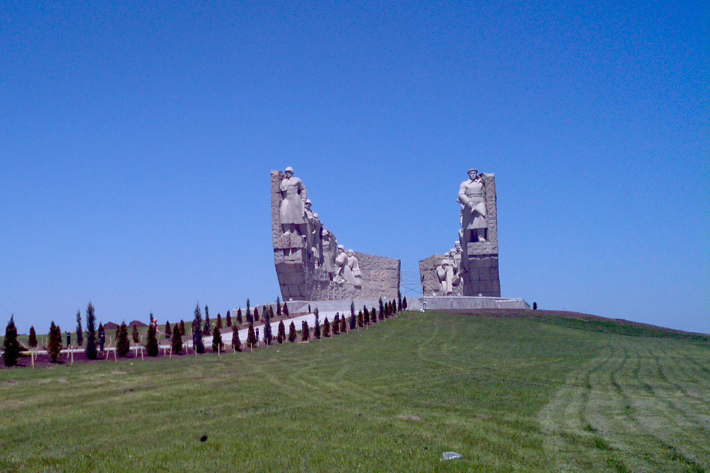 Мемориал «Самбекские высоты» на Миус-фронте.