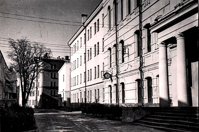 Историческое здание первого корпуса.