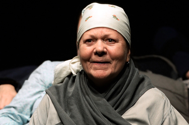 Галина Филимонова в сцене из спектакля «Братья и сёстры» в постановке Льва Додина.