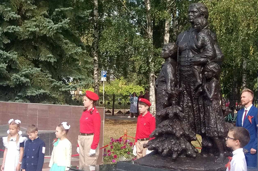Памятник Матрёне Вольской в Городце.
