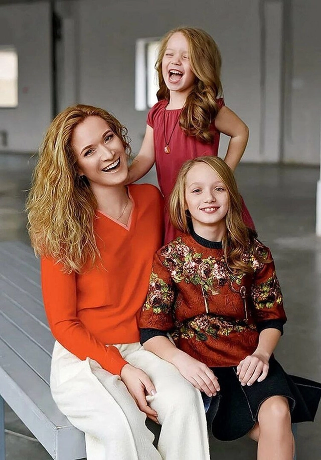 Любимая фотография Марии Киселёвой с дочерьми Дарьей и Александрой, когда девочки были ещё маленькими.