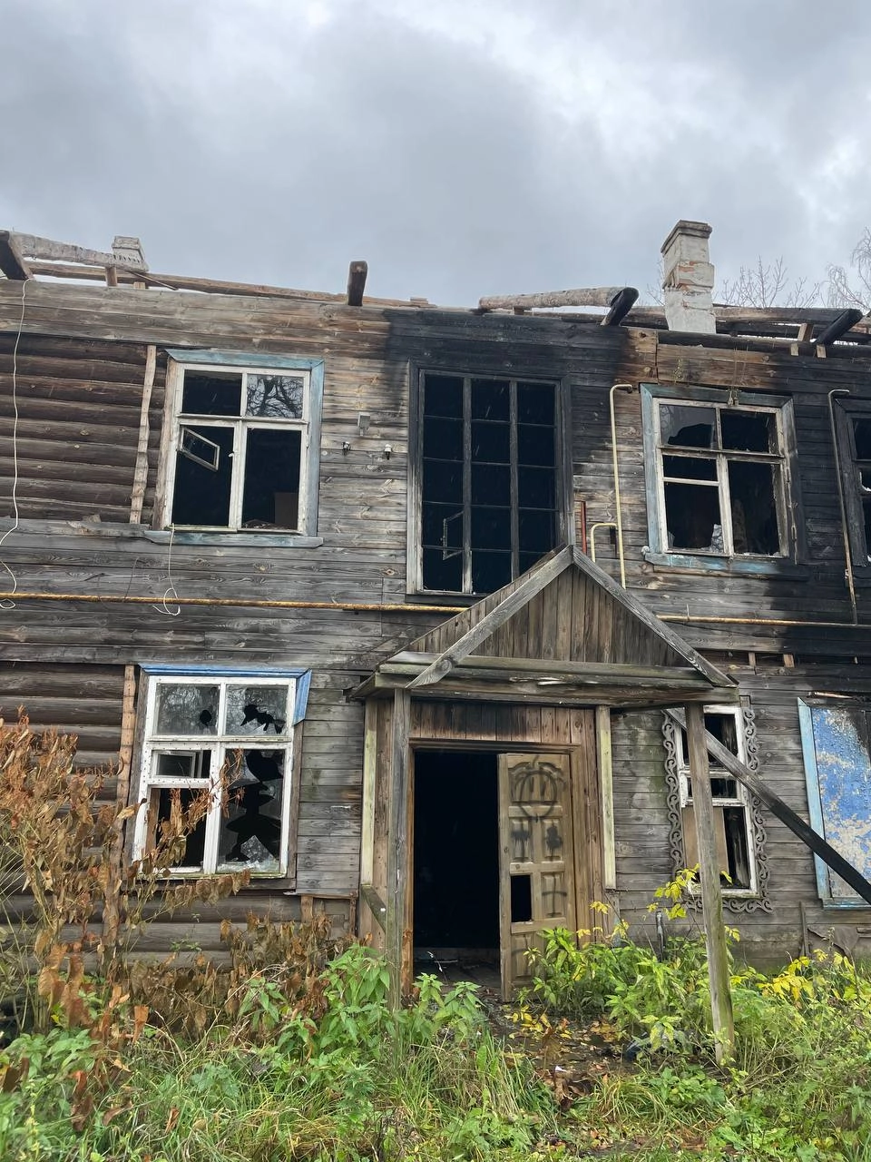 Здание было признано аварийным и подлежащим сносу еще в 2016 году.