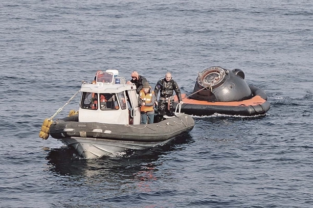 Поиски вели с воды и с воздуха.