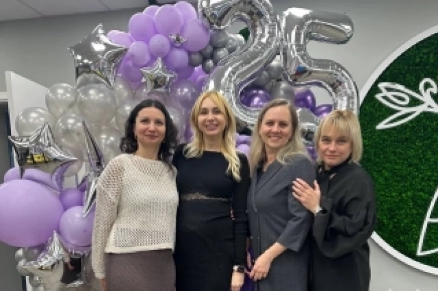 Дарья Катарнова с коллегами, 25-летний юбилей гимназии-интерната.