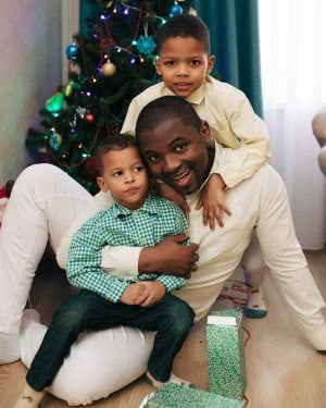 Сыновей Критиана Кенмоне зовут Стивен и Михаэль,
f0c
 но на русский манер их нередко называют Степа и Миша.