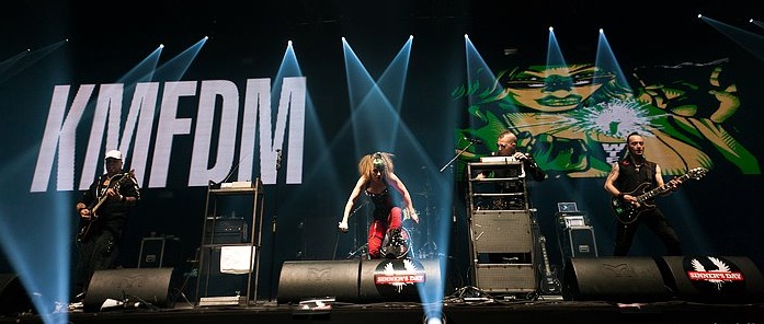 Выступление группы KMFDM.