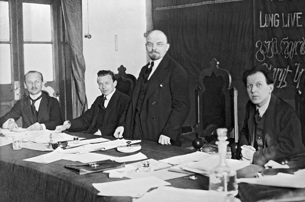 Владимир Ленин в президиуме Конгресса Коминтерна в Кремле, 1919 год