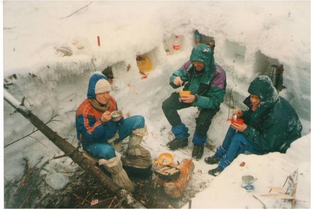 Школа выживания для туристов из Нидерландов, март 1998-го, 40 градусов. Гиды Владимир Пермяков, Ирина Кермасова