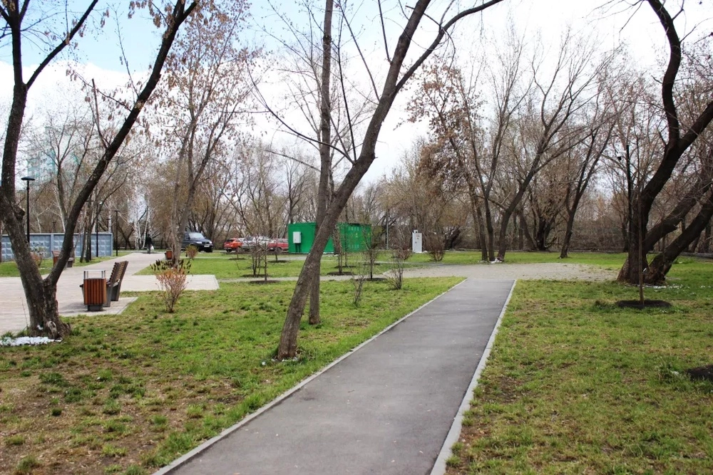 Сквер на улице Приречной в Барнауле.