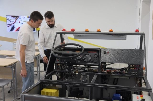 По словам губернатора, только хорошего ремонта и новых приборов недостаточно — работодатели и студенты должны совместно менять качество образования.