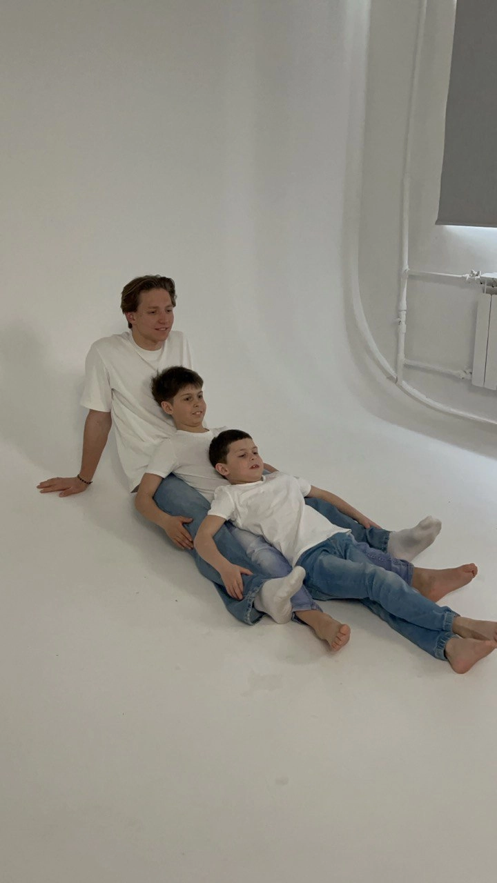 Савелий Коростелёв с братьями Андреем и Львом.