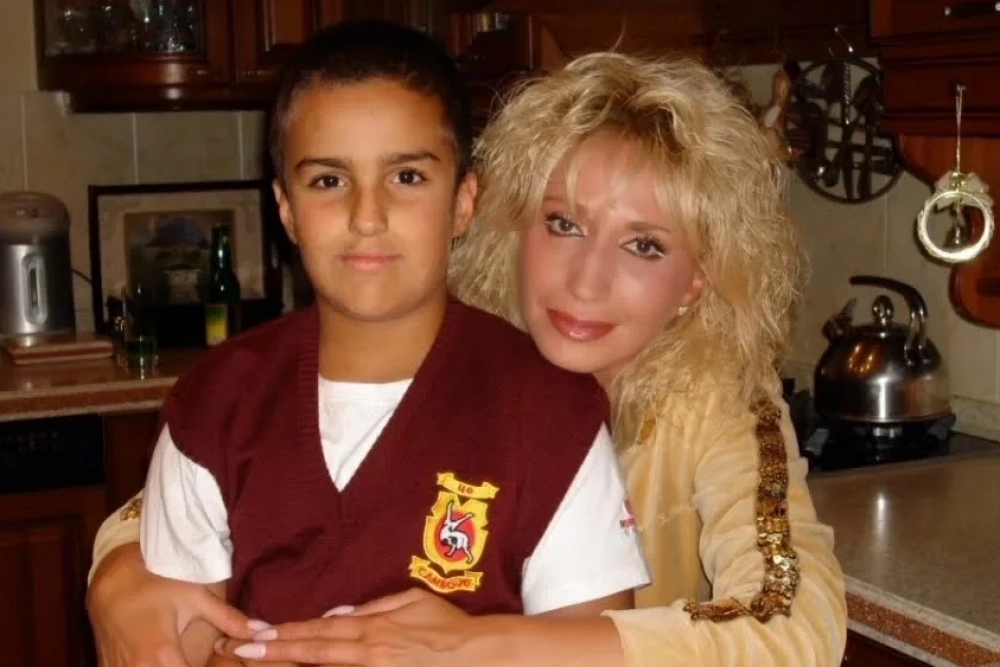 Александр — внук Ирины Аллегровой, родился у Лалы в 23 года от отношений со спортсменом Эрнестом Барсегяном.