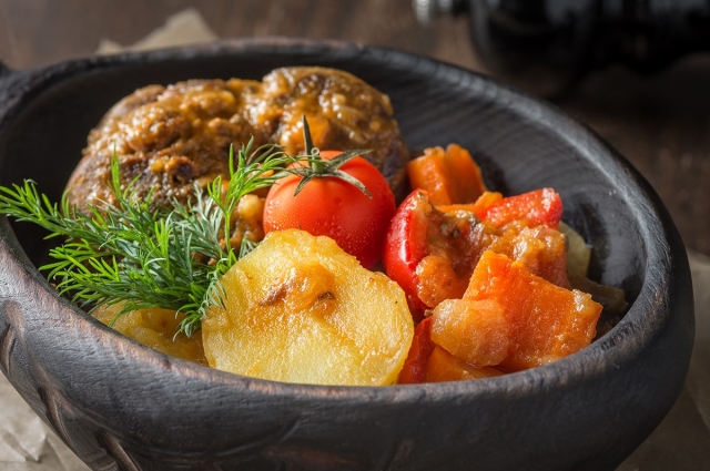 Как приготовить Баранина тушеная с овощами в духовке рецепт пошагово