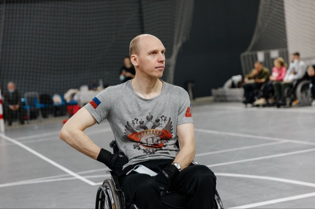 Константин Халтурина — мастер спорта, Чемпион России, рекордсмен, победитель международного фестиваля по танцам на колясках и просто очень активный и общительный человек. 
