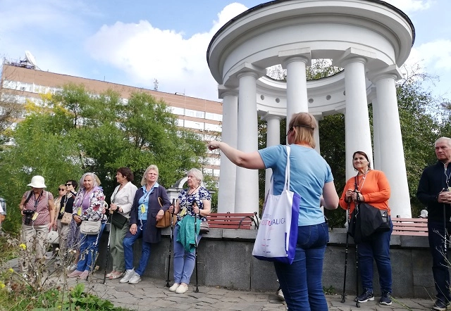 Волонтеры ВИЗ-Стали провели сканди-экскурсию для ветеранов завода