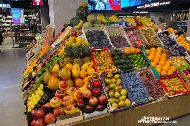 Правда, на точке с овощами и фруктами ценников почему-то не оказалось вовсе.
