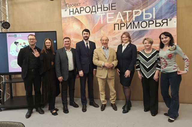 Народный театр Большого Камня стал 13 в дружной театральной семье.