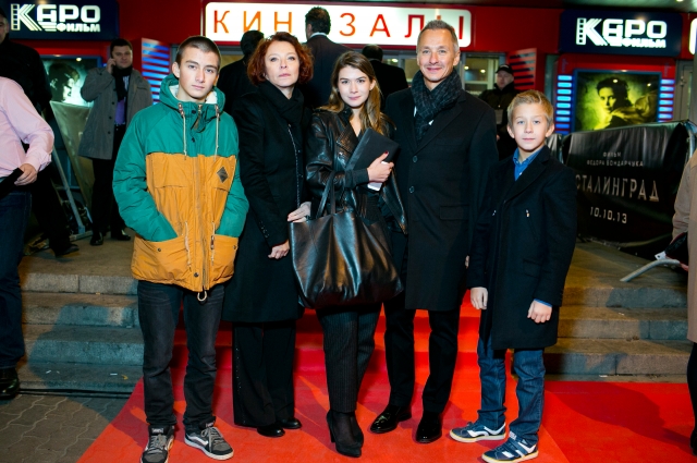 Ресторатор Степан Михалков с детьми и матерью актрисой Анастасией Вертинской
