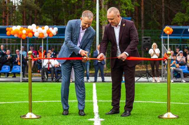 Новые спортивные площадки открыли генеральный директор ТМК Игорь Корытько и управляющий директор ПНТЗ Владимир Топоров.