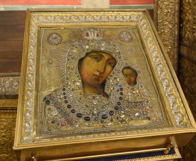 Казанская икона Божией Матери, привезённая в Москву из Казанского собора Санкт-Петербурга