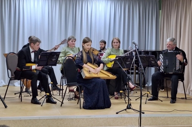 В этом году ансамблю народной музыки «Ока», которым руководит Сергей Ваньков, исполняется 30 лет.