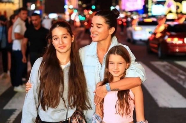 Ксения Бородина с дочерьми.