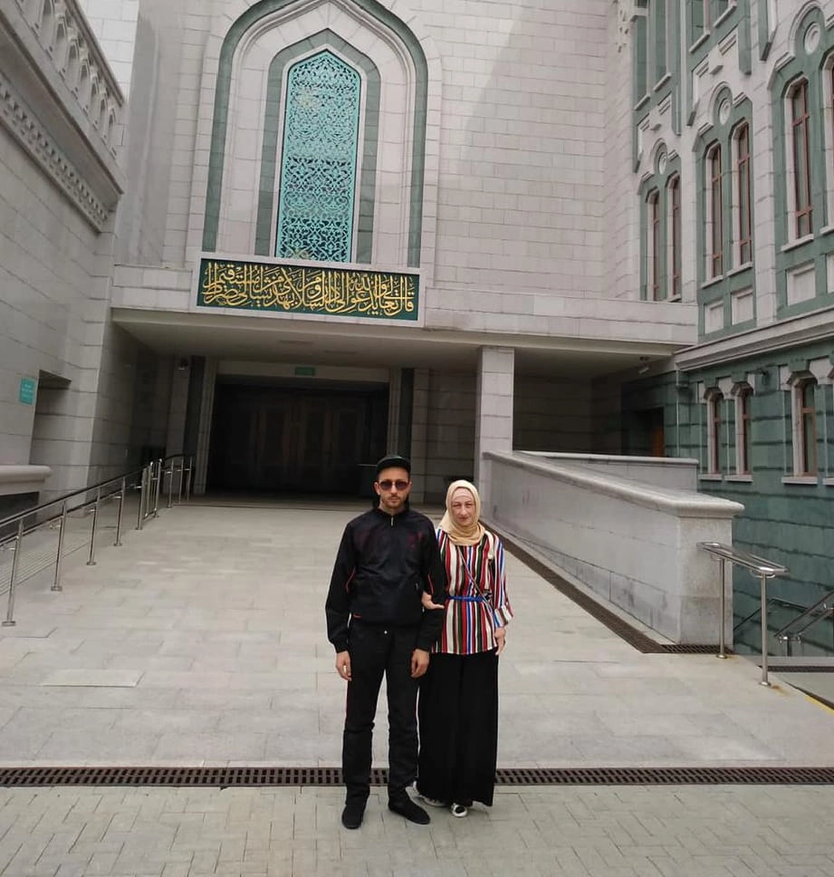 Кажется, Умижат с Магомедом никогда не расставались. он называл её 