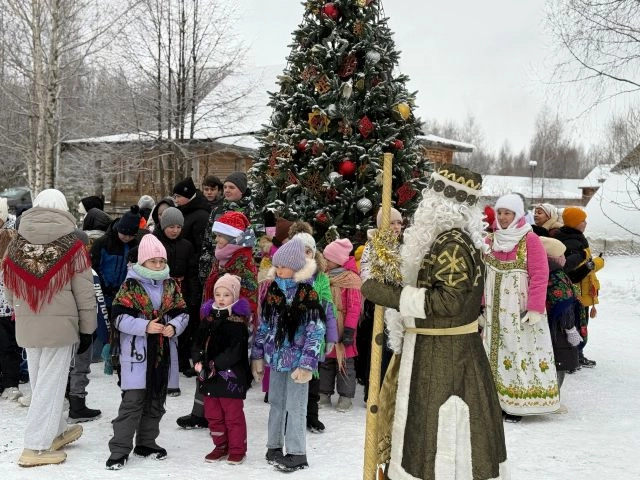 Со всей России приезжают гости к чувашскому Деду Морозу.