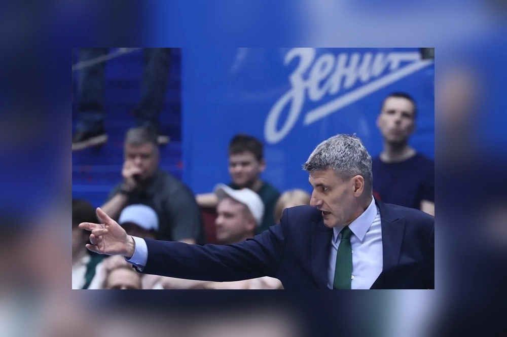Тренеру нужно внести изменения перед матчем.