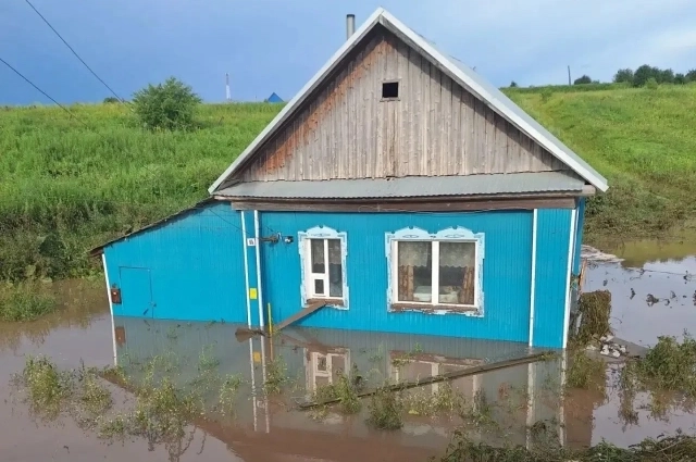 В Октябрьском округе продолжает топить дома