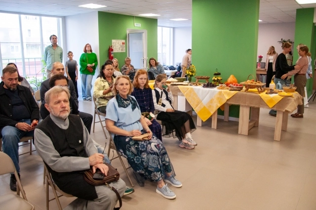 На новоселье пришли друзья, партнёры и единомышленники организации.