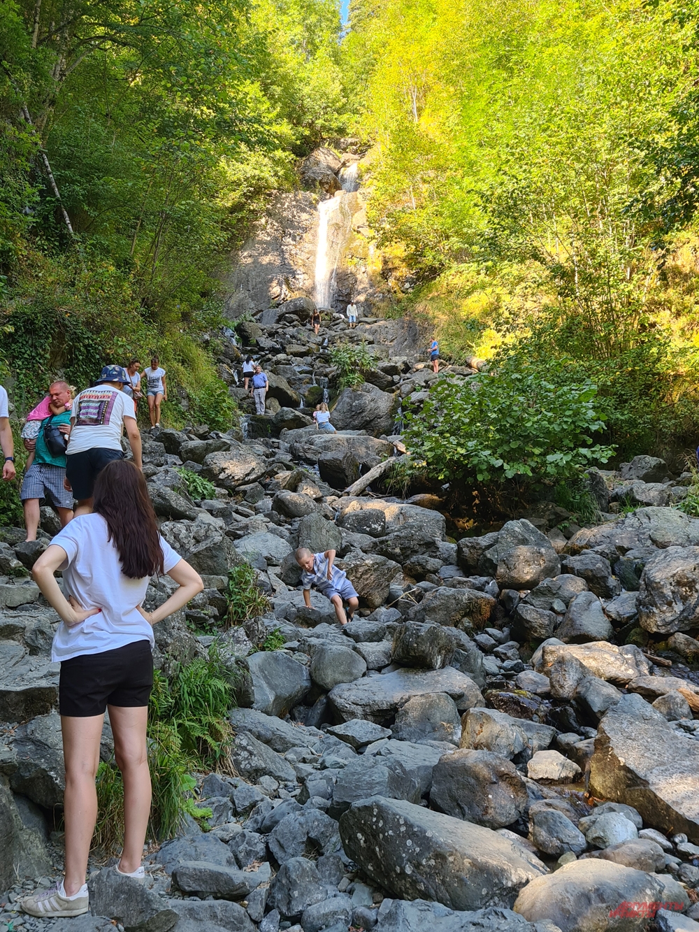 Молочный водопад близ Рицы.