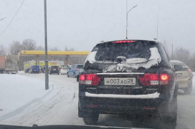 Очереди за бензином в Хабаровске начинаются с дороги.