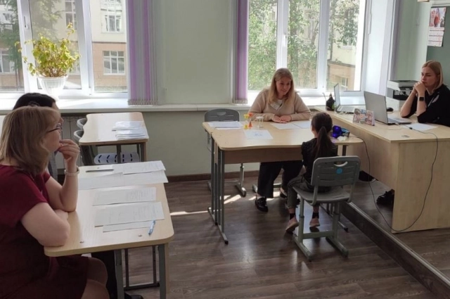 При поступлении в первый класс ребёнок должен уметь назвать своё имя, возраст, сказать, где живёт.