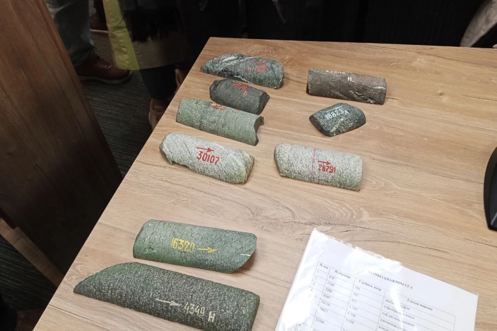 В экспозиции, посвящённой Кольской сверхглубокой скважине, можно увидеть уникальную коллекцию кернов.