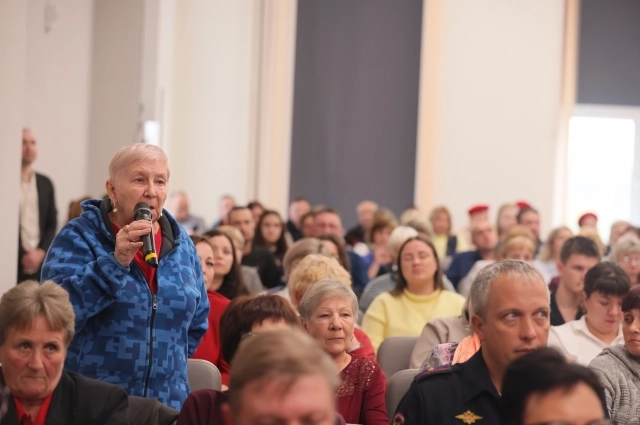 На встрече с губернатором, жители задали множество волнующих их вопросов.
