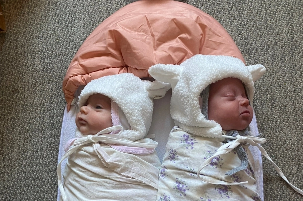 Эмбрионов могло остаться лишь два. Но родились все четверо, данных Богом, — счастлива Галя.