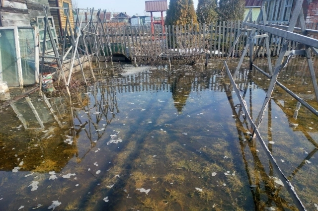 Пока не построили обещанную систему водоотведения, «спасение утопающих» в Осташково — действительно дело рук самих утопающих.